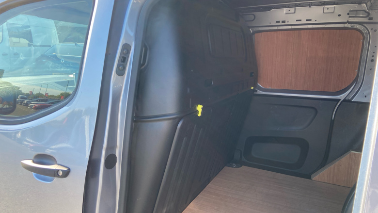 Peugeot Partner Standard Diesel 1000 1.5 BlueHDi 100 Professional Premium + Van